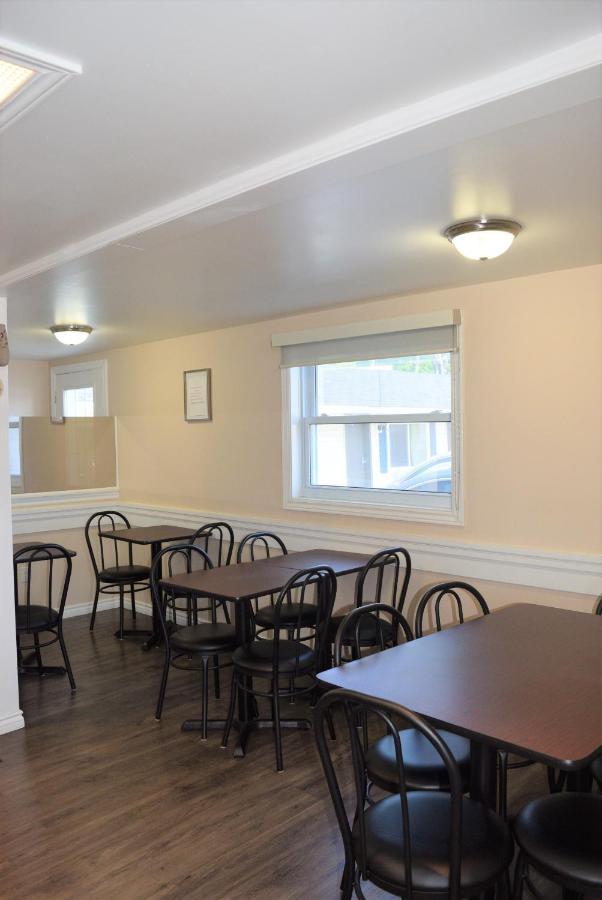 Knights Inn Arnprior Extérieur photo